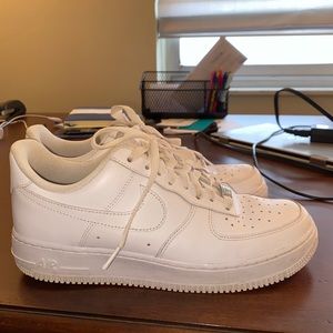 WHITE NIKE AIR FORCE 1’s